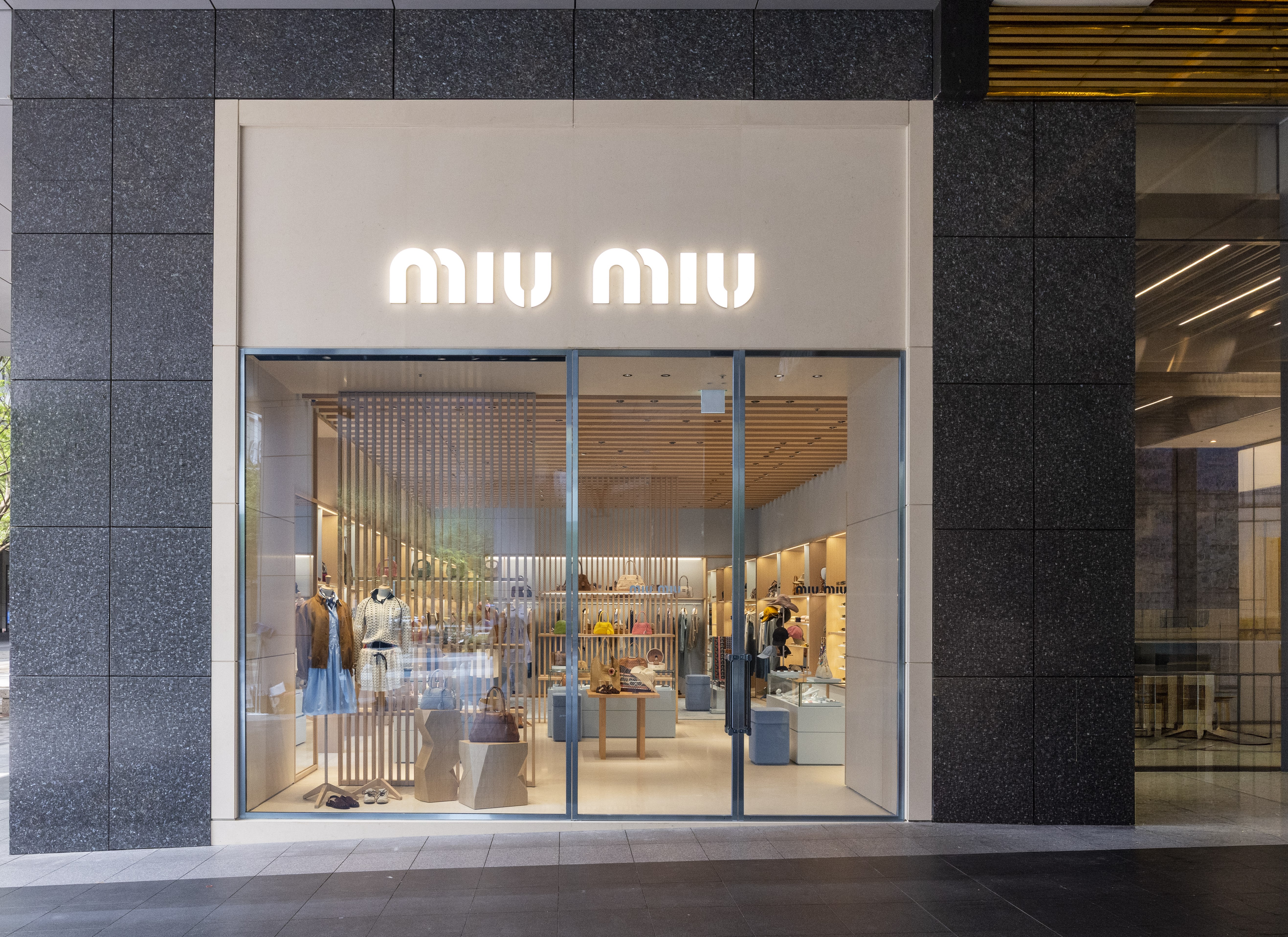 全新Miu Miu微風信義專門